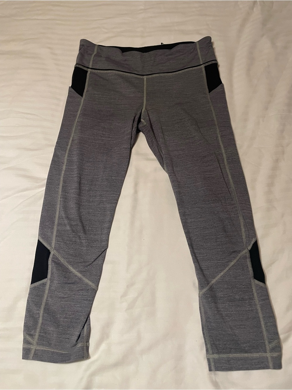 Lululemon Women’s Size 8 Gray/Black Leggings Zipper Pocket Regular Fit
